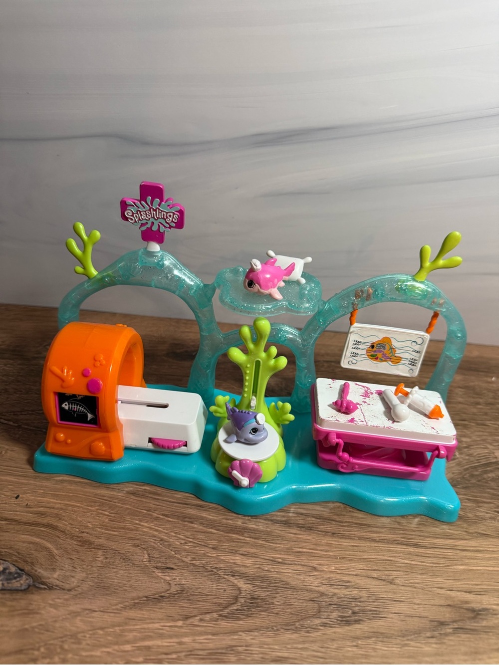 Splashlings Medical Center Playset + Figures